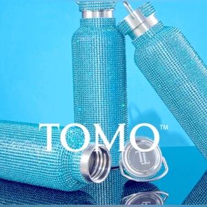 NWOT….TOMO HAWAIIAN BLUE WATER BOTTLE LARGE 750 ML/25 oz.
